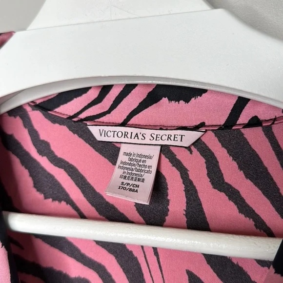 Victoria’s Secret Satin Pink Zebra Print Sleep Romper - Picture 3 of 12
